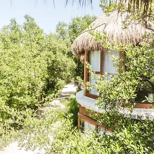 Mamasan Treehouses & 4* Tulum